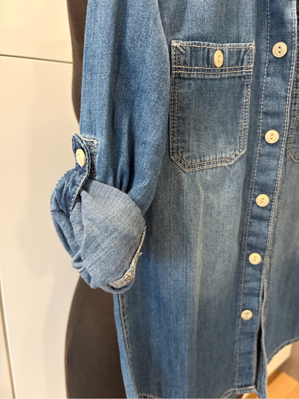 GAP Denim Button-Up Jacket size small kids , in Light Blue